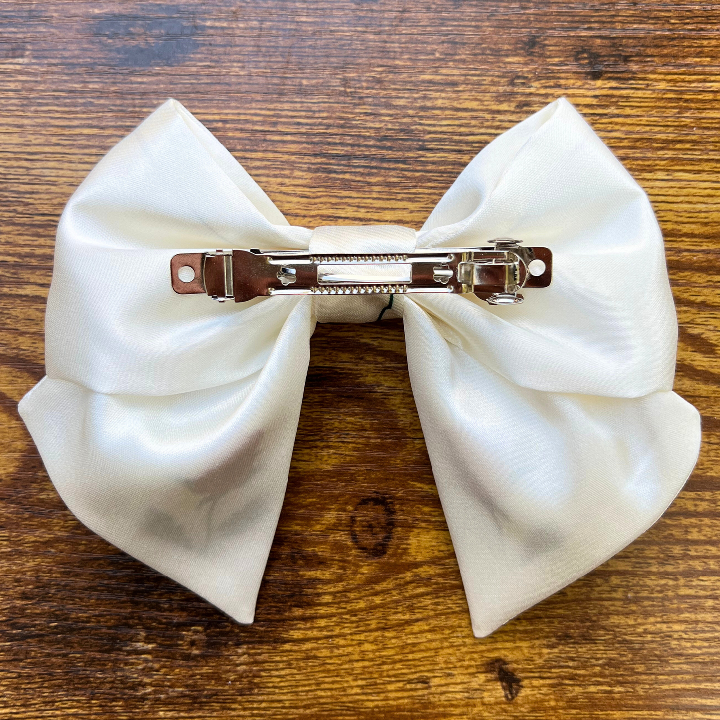 Bow Beige Satin Roses & Pearls