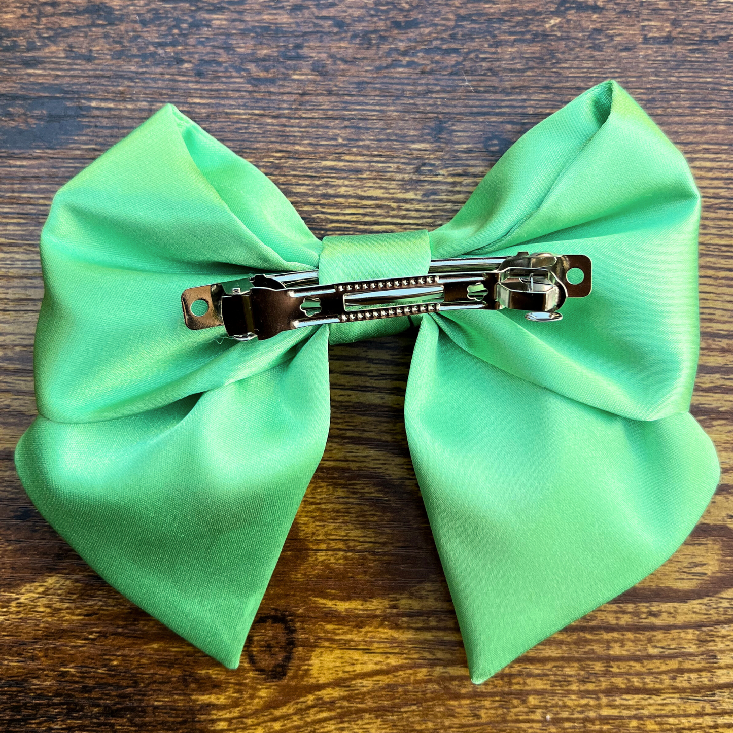 Bow Light Green Satin Roses & Pearls